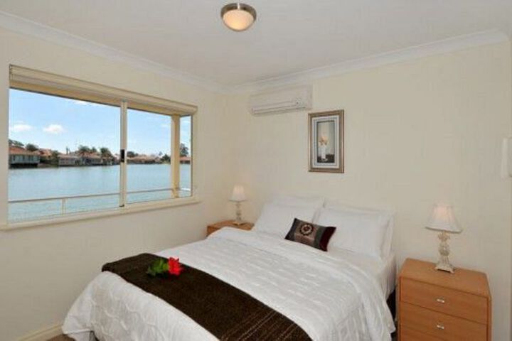 Room 4 of 24