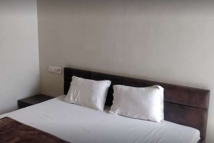 Room 4 of 14