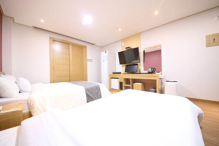 Room 70 of 91