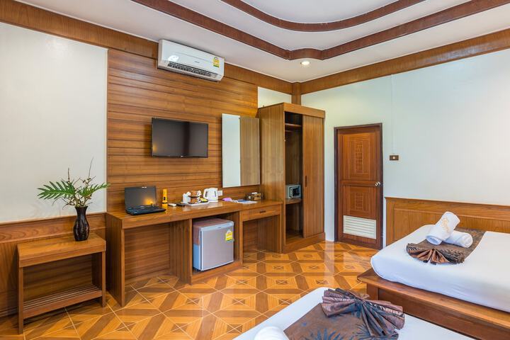 Room 27 of 161