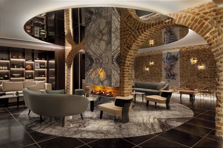 Lobby lounge