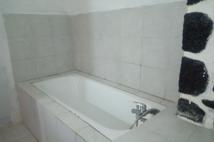 Room 9 of 28