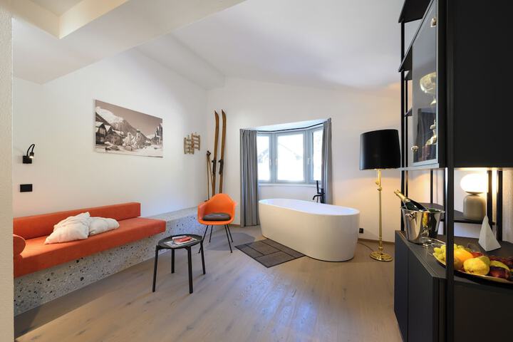 Room 6 of 24