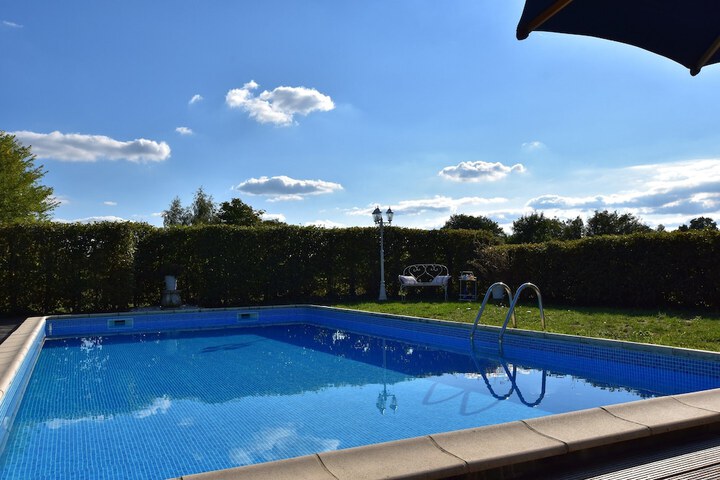 Pool 22 of 44