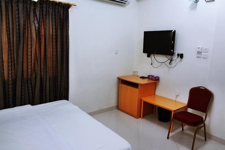 Room 11 of 19