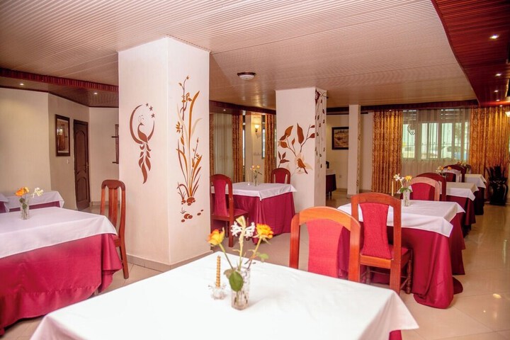 Dining 6 of 9