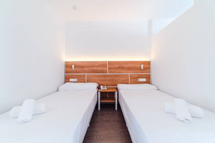 Room 4 of 65