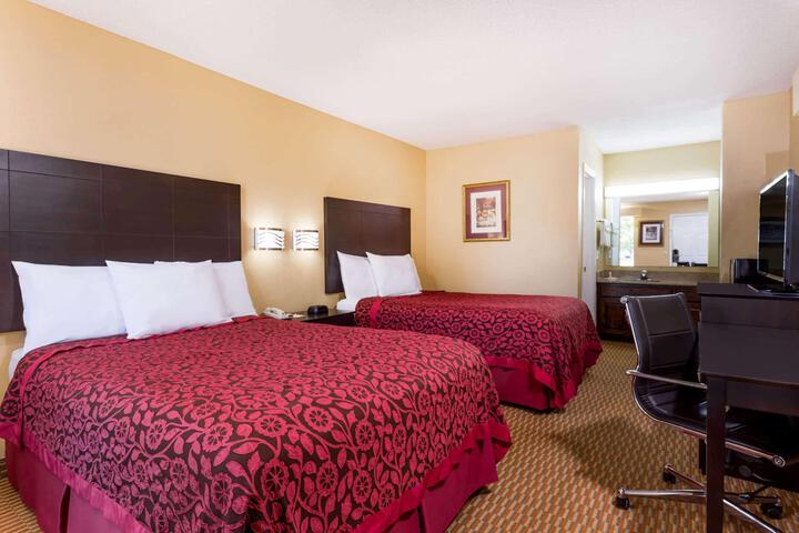 2 Double Beds (4 of 10)