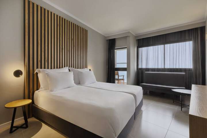 Room 12 of 54