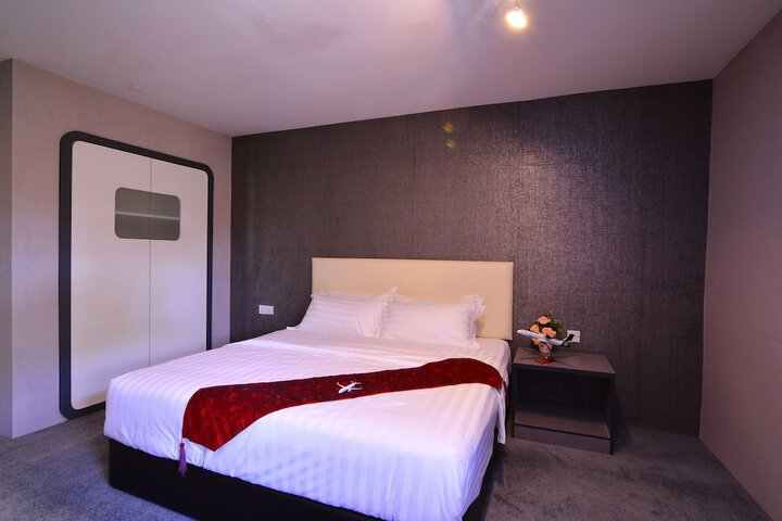 Room 12 of 83
