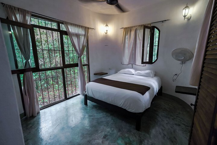 Room 25 of 103
