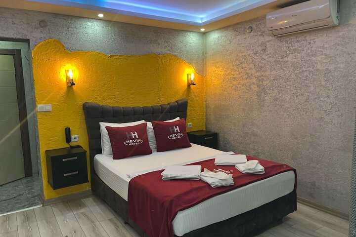 Room 8 of 18