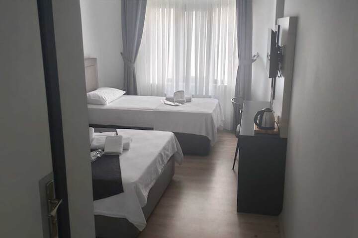 Room 21 of 34