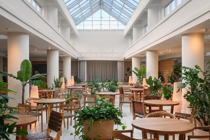 Entrance & Lobby