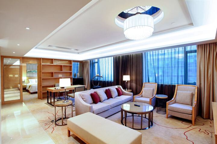Room 5 of 141