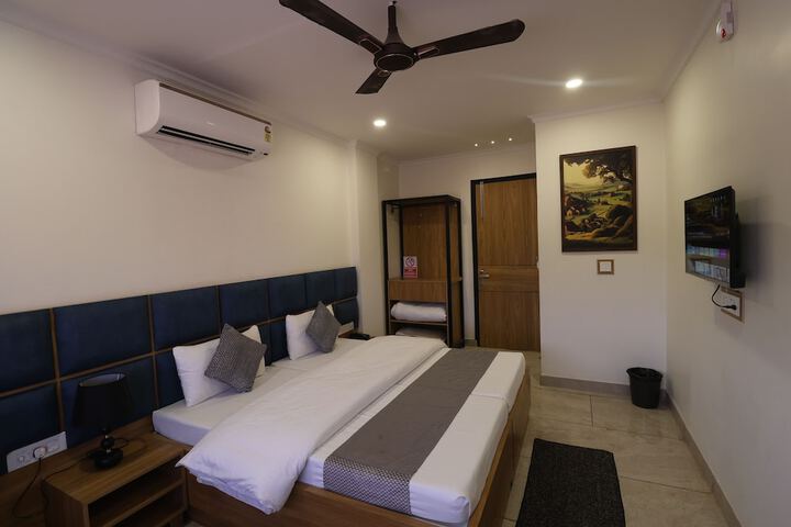 Room 6 of 80