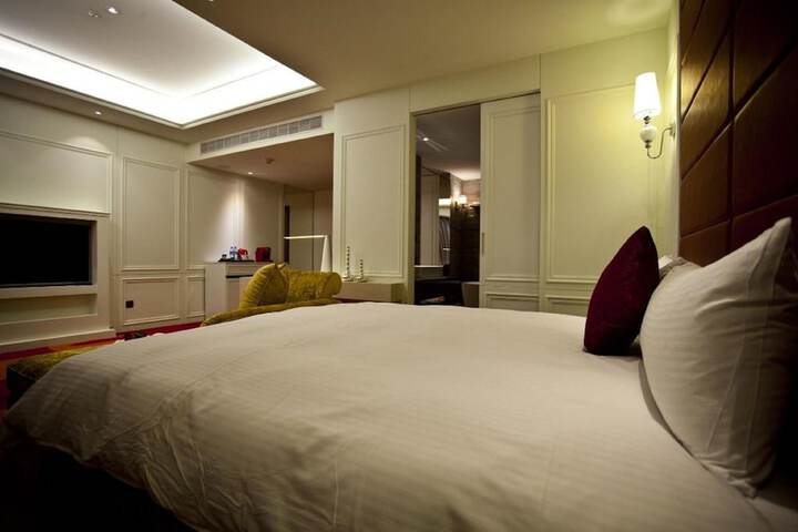 Room 14 of 48