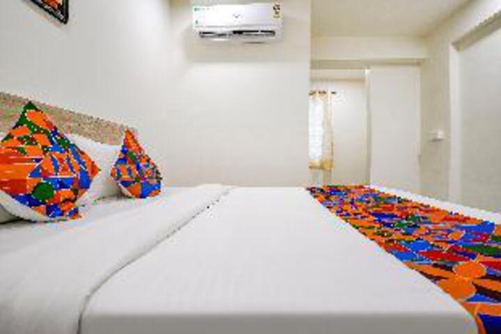 Room 13 of 30