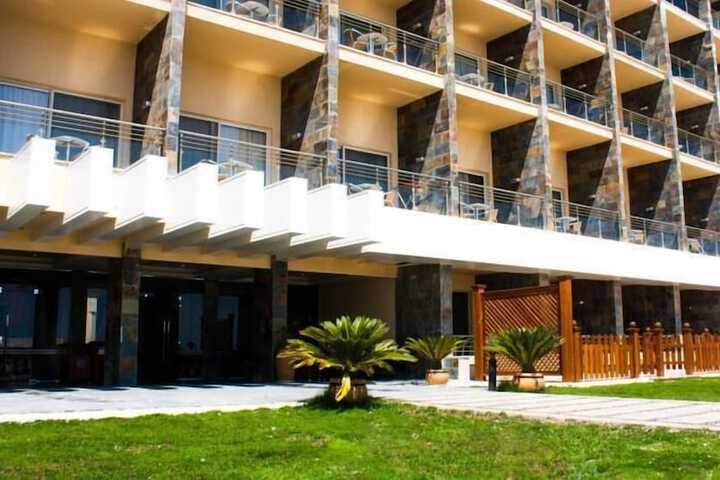 Hotel Exterior 29 of 31