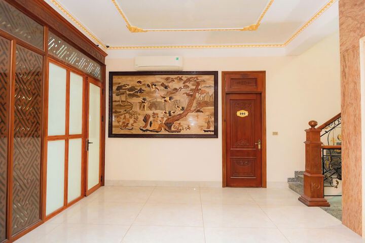 Ballroom/Hall 36 of 42