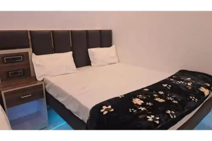 Room 6 of 25