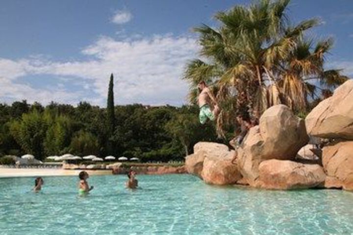 Pool 165 of 228
