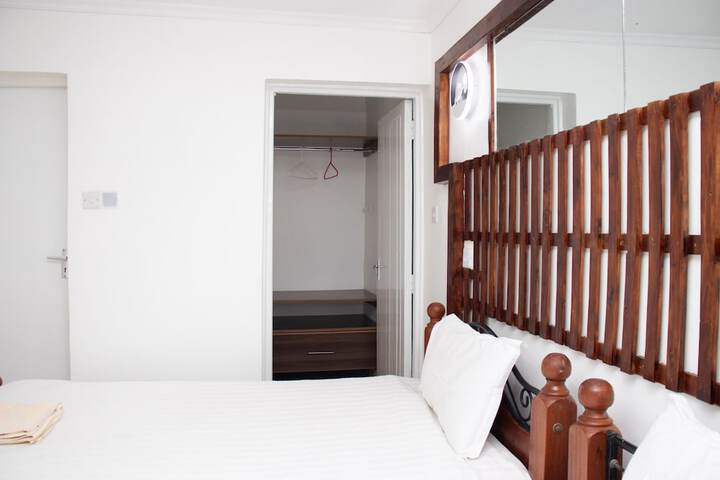 Room 28 of 115