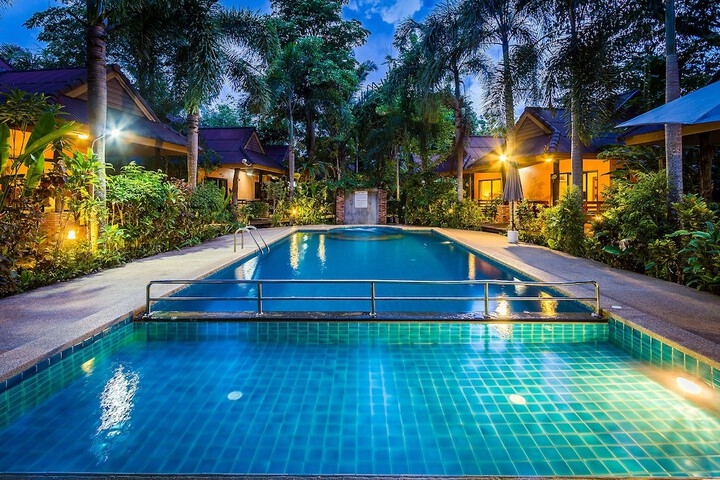 Hotel Pool