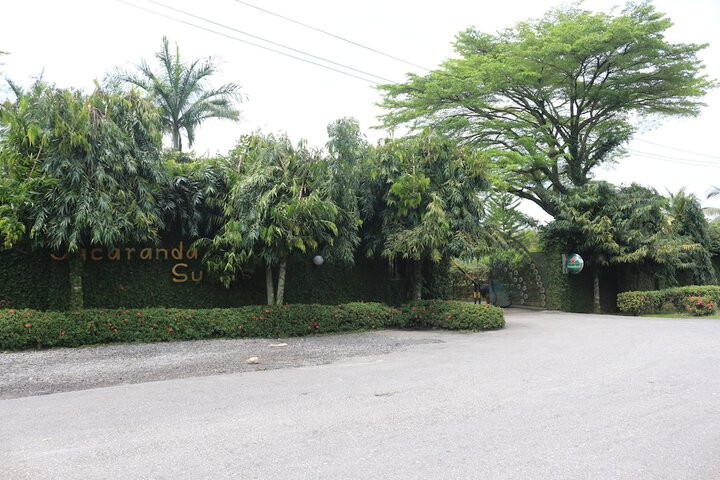 Hotel Exterior 25 of 29