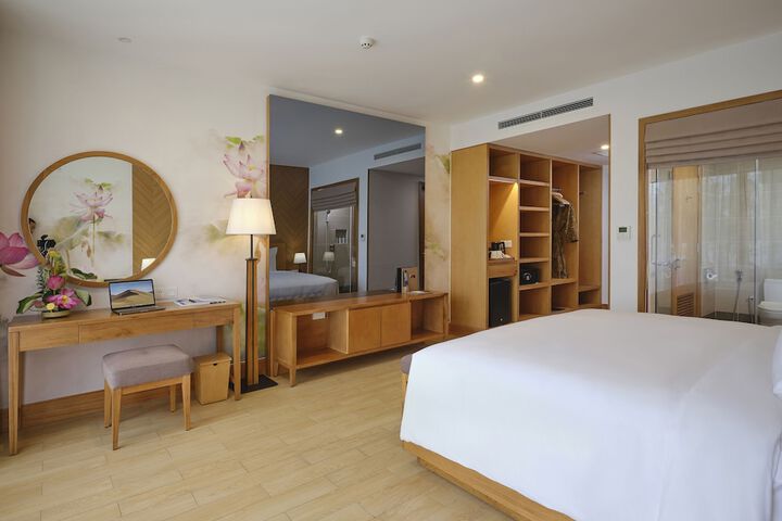 Room 7 of 98