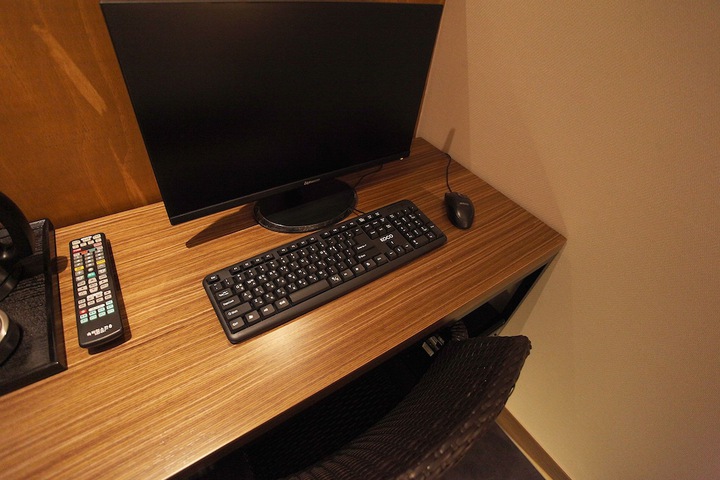 Room 3 of 37