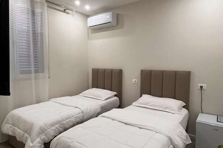 Room 7 of 146