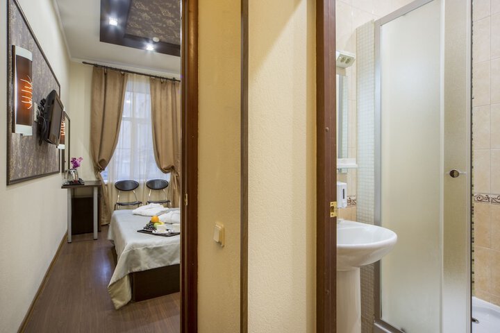 Room 5 of 32