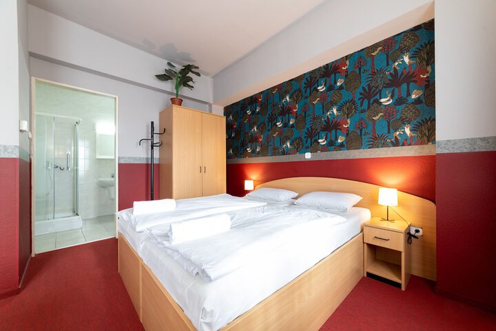 Room 7 of 25