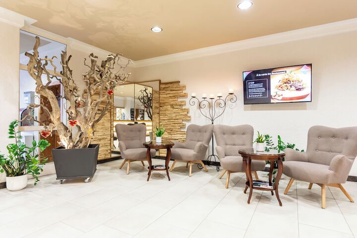 Entrance & Lobby