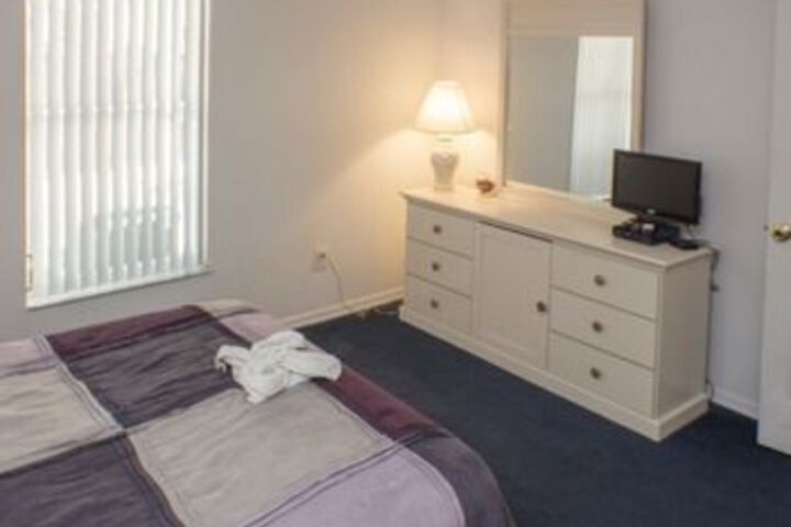 Room 7 of 16