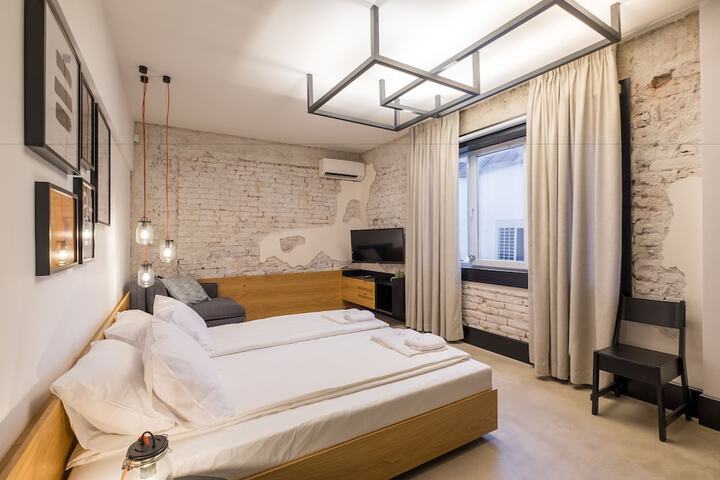 Room 48 of 76