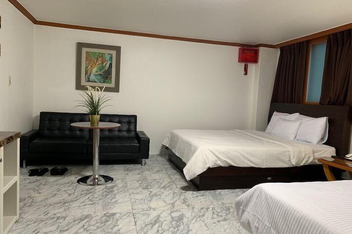 Room 13 of 43