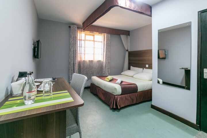 Room 4 of 34