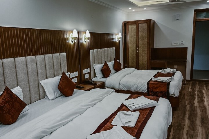 Room 10 of 19