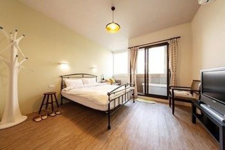 Room 7 of 19