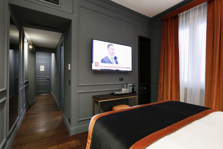 Room 16 of 80