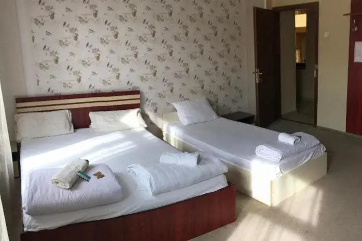 Room 4 of 13