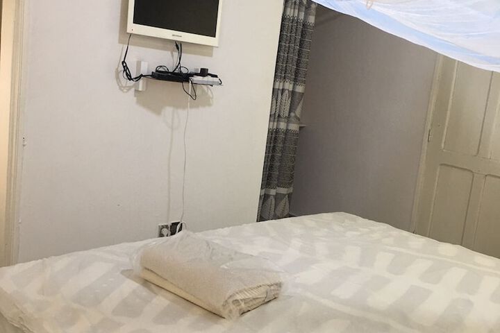 Room 12 of 27