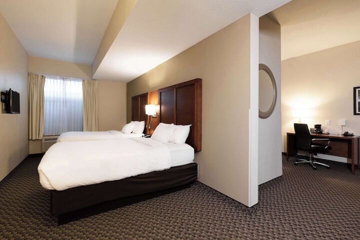 1 King Bed Suite (5 of 9)