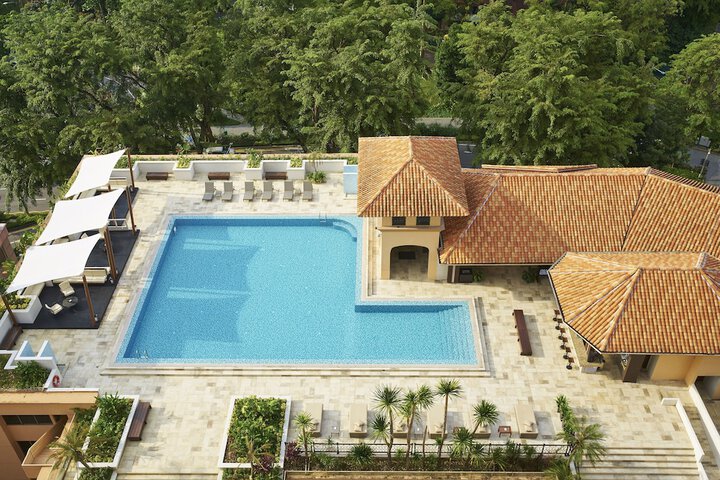 Hotel with Pool