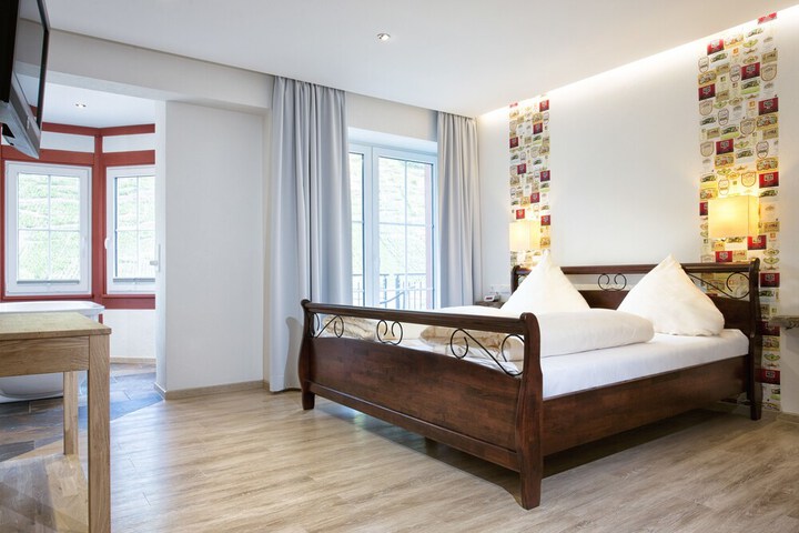 Room 12 of 33