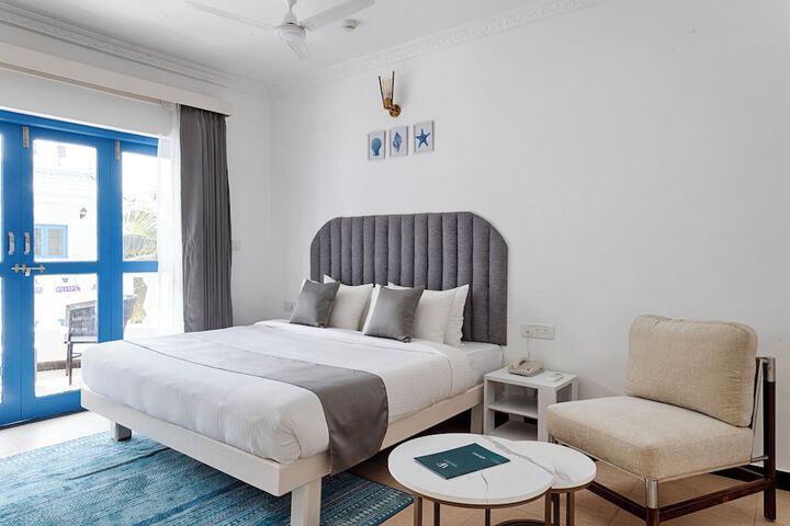 Room 4 of 32