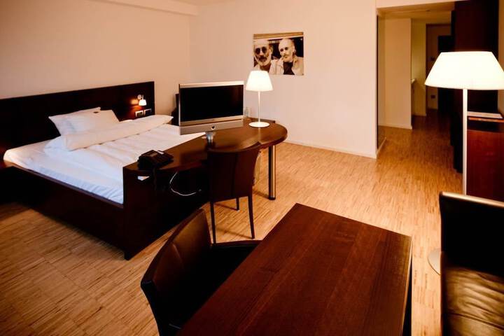 Room 4 of 42