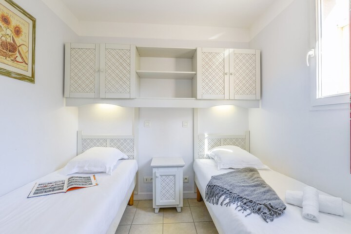 Room 10 of 109
